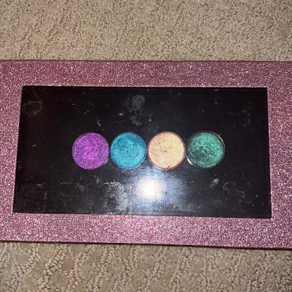 4 Single eyeshadow and empty palette
